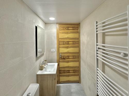 Koupelna v ubytování Elva Faqra Duplex 3BR w Balcony