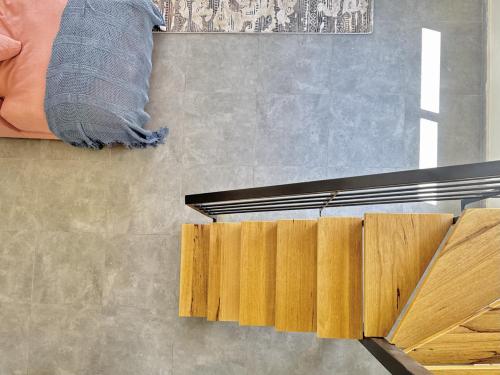 Una cama o camas en una habitación de Elva Faqra Duplex 3BR w Balcony