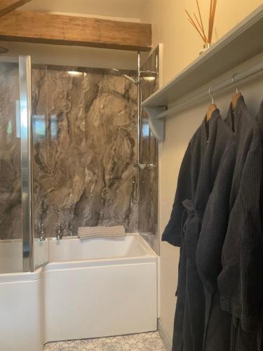 Koupelna v ubytování Pond Cottage