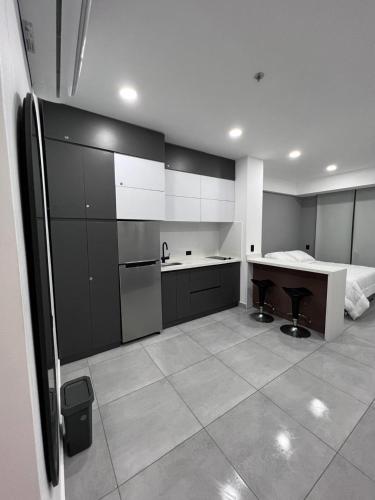 Kuchyň nebo kuchyňský kout v ubytování Apartasuite en Cartagena