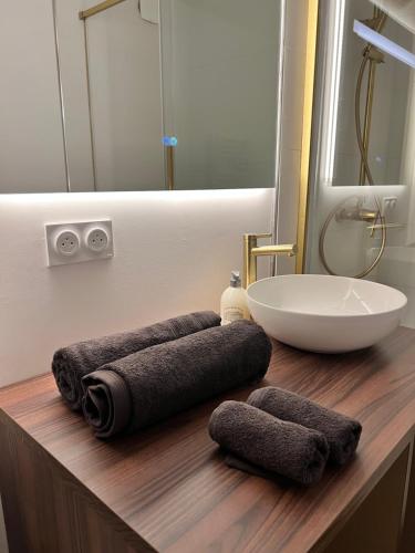 Bilik mandi di La suite - King bed - Spacieux - Calme