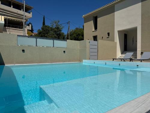 VITHΟS SUITE Luxury Living