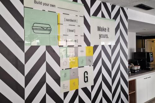 a wall with black and white chevrons at Garner Hotel Cologne - Engelbertz by IHG in Cologne