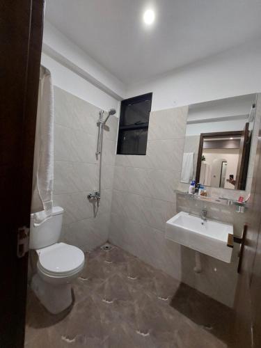 Koupelna v ubytování The Perfect Family Getaway 3BR APT DHA Phase 6