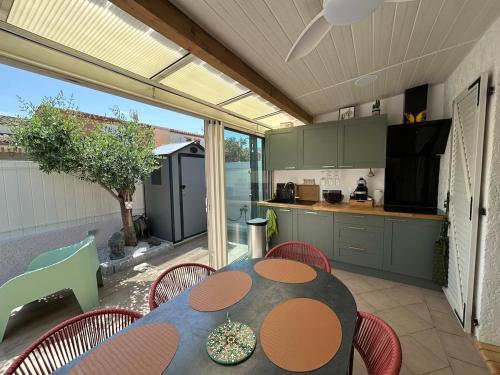 Villa Rochelongue Cap d'Agde, piscine résidence, garage, clim, plage à pied