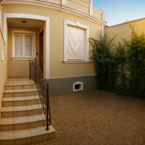 El edificio en el que está la casa vacacional