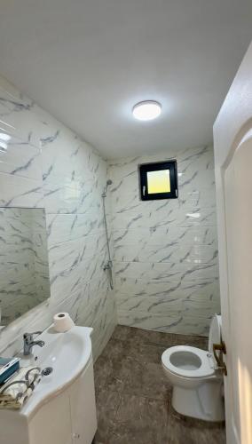 Koupelna v ubytování Cabana Vărad Coronini