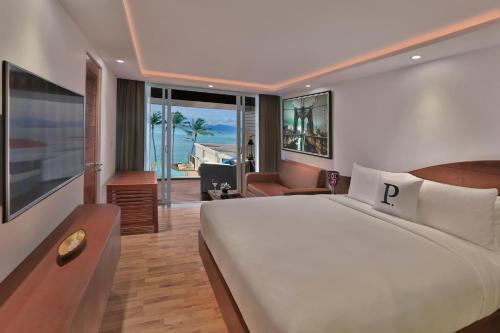 Afbeelding uit fotogalerij van The Privilege Hotel Ezra Beach Club in Bangrak Beach