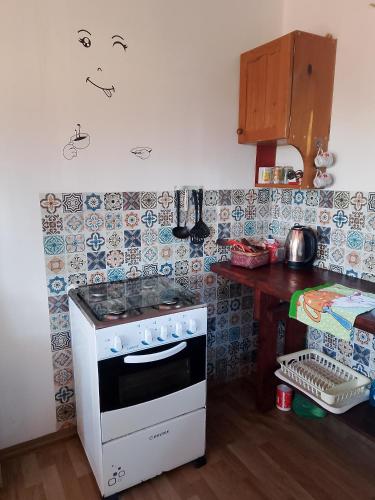 a kitchen with a stove and a counter top at Sol naciente in Jaureguiberry