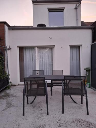 Patio nebo venkovní prostory v ubytování House for TOMMORLAND 700 m in Boom 2850