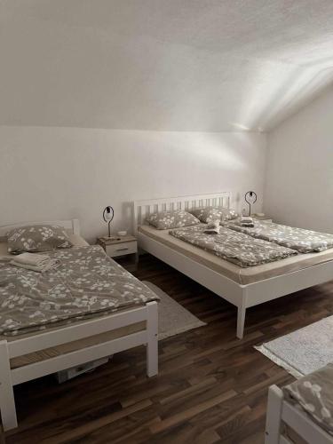 Llit o llits en una habitació de Apartment Dil