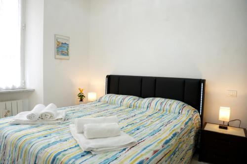 Katil atau katil-katil dalam bilik di Casa DELUXE -50m dal mare-