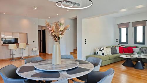 Costa Voula Private Pool Penthouse by the Beach