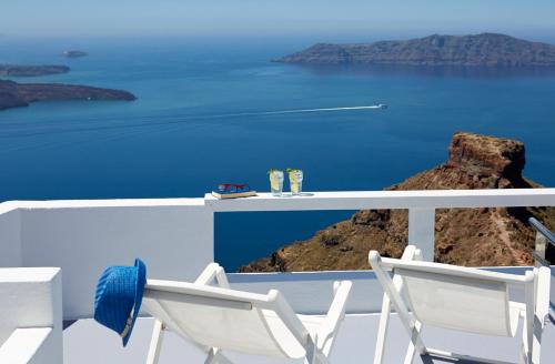 Gallery image of Whitedeck Santorini in Imerovigli