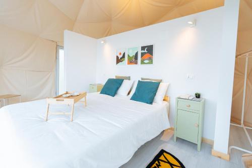 Postel nebo postele na pokoji v ubytování Soste in Quota Glamping
