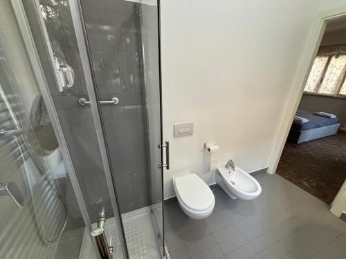 Ванная комната в Centrale e spazioso con 3 camere, 3 bagni e terrazzo