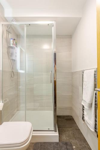 a bathroom with a shower and a toilet at Large 2-Bedroom Apartment, Liverpool City Centre - Sleeps up to 10 in Liverpool