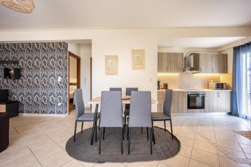 Komis House - Cozy Stay near Metro