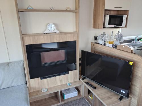 Et tv og/eller underholdning på 3 bed Sleeps 8 Wifi and Linen inc