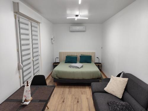 Maison entière avec parking gratuit, WiFi & clim