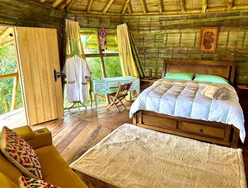 Posteľ alebo postele v izbe v ubytovaní Cabaña privada Glamping via a termales