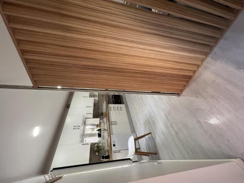 a room with a table and a wooden ceiling at Blue Bay Beach Apartment - Laura in Sesimbra