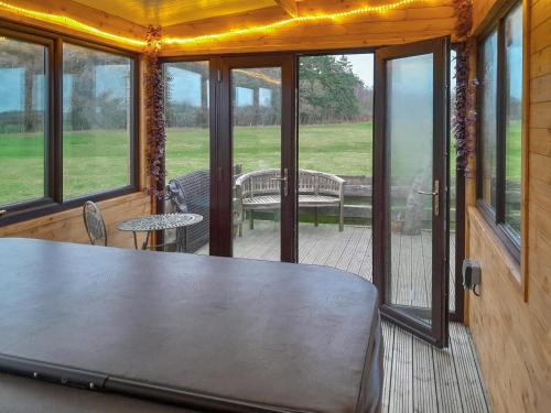 Postel nebo postele na pokoji v ubytování Trebor Cottage