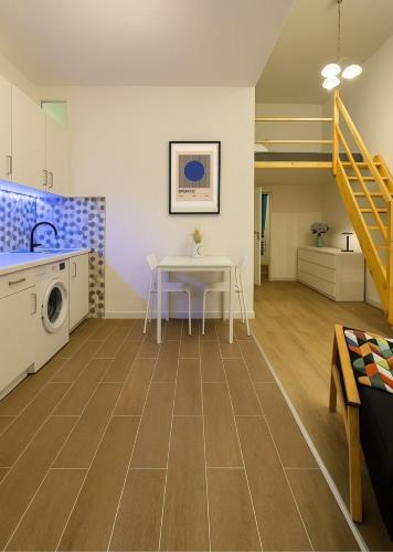 Benetton stlye - freedom in blue and organge