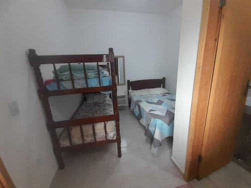 a room with a bed and a bunk bed at Flat novo 06 a pé Prainha de Mambucaba Paraty RJ in Paraty