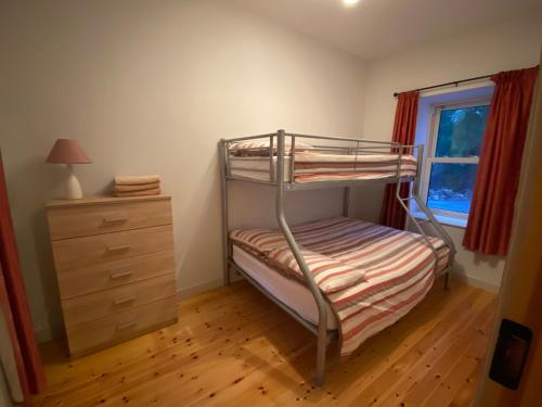 Postel nebo postele na pokoji v ubytování Carrickamore Cottage