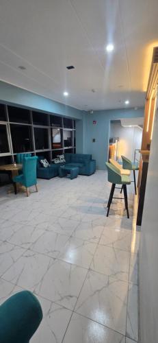a large living room with a couch and chairs at CLUB 33 FIT Hotel Gym in Huancayo