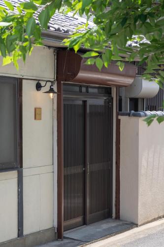 Fotografie z fotogalerie ubytování 一棟貸切宿 Shiyon, 60-year-old renovated private house v destinaci Marugame