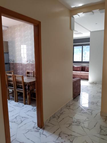 a room with a table and a dining room at Appartement Wad Marsa in Taoutiet el Bioute