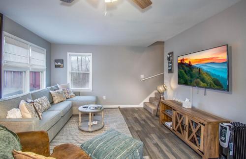 a living room with a couch and a table at Cozy dwntwn chalet with mtn view GSMNP near Aquarium in Gatlinburg