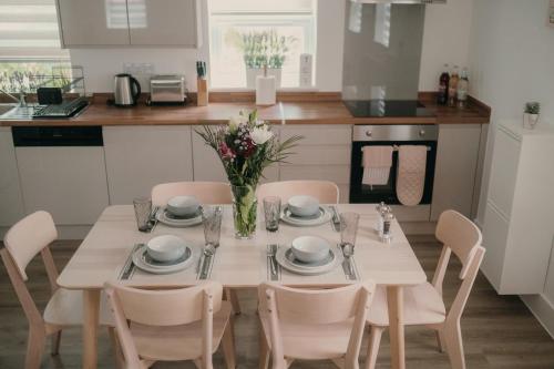 a kitchen with a white table with chairs and a table at Modern Stay - Walk to Everything 4 in Ipswich