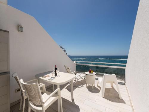 Apartment in Las Palmas by Las Canteras Beach