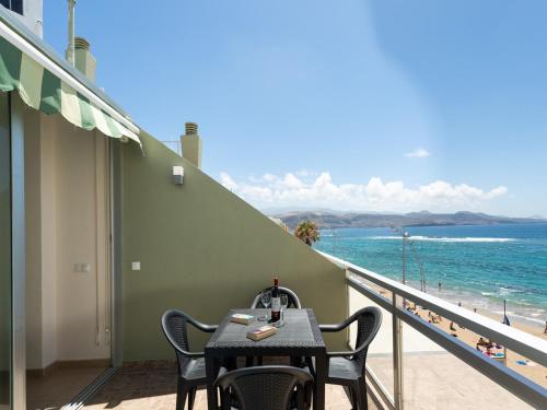Beachfront House in Las Palmas with Sea Views