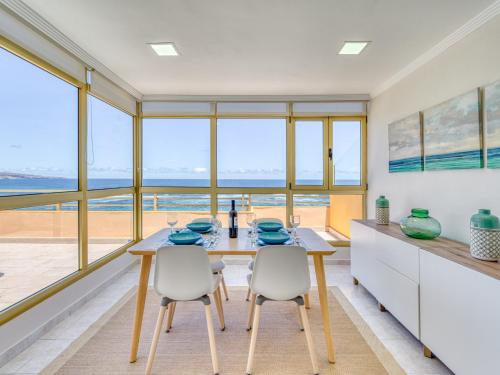 Apartment in Las Palmas by Playa de Las Canteras