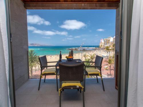 Apartment on Las Canteras Beach with Ocean Views