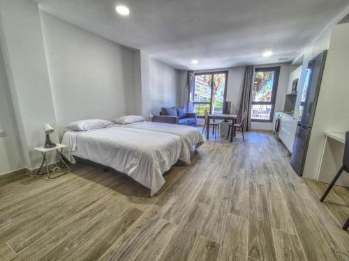 Apartment by Playa de Las Canteras Beach