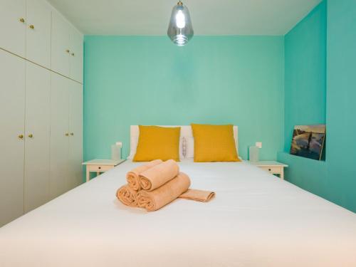 Beachfront Apartment in Las Canteras with Pool