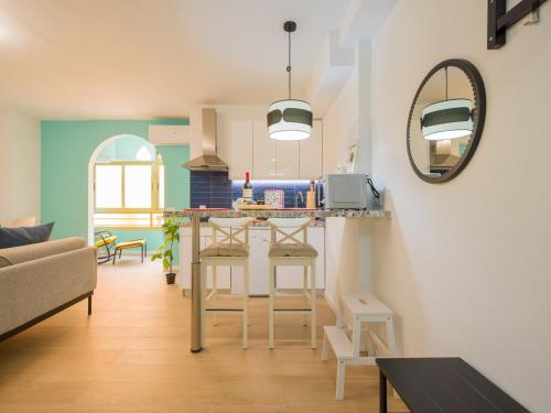 Beachfront Apartment in Las Canteras with Pool