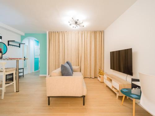 Beachfront Apartment in Las Canteras with Pool