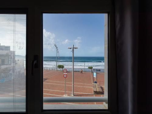 Beachfront Home in Las Palmas by Playa Canteras