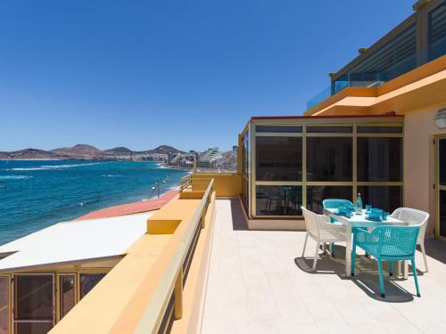 Apartment in Las Palmas by Playa de Las Canteras