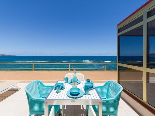 Apartment in Las Palmas by Playa de Las Canteras