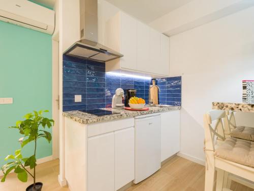 Beachfront Apartment in Las Canteras with Pool