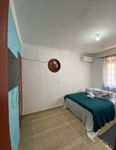 Ένα ή περισσότερα κρεβάτια σε δωμάτιο στο Suites e Quartos Em frente a Praia Grande -Na orla Flavia Alessandra