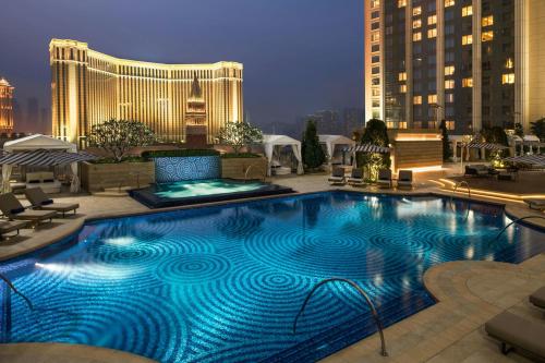Kolam renang di atau dekat dengan St. Regis Macao