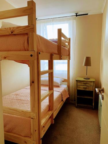 a bedroom with two bunk beds with a window at Departamento 2 habitaciones in Temuco
